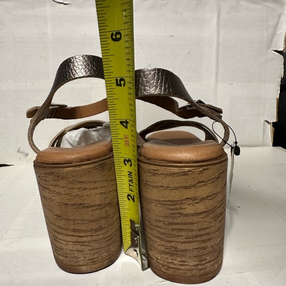 Elegant Women's Block Heel Sandals - Metallic Bronze - Picture 9 of 13